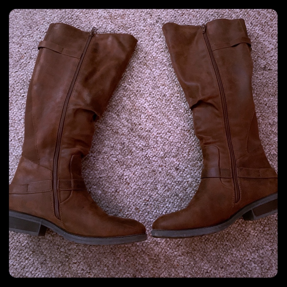 EUC BARETRAPS  boots Brown size 8 🌸